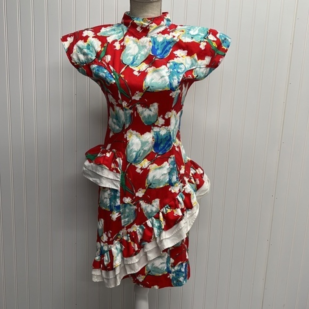 Vintage 80’s Floral winding ruffle trim big‎ shoulder mini Dress